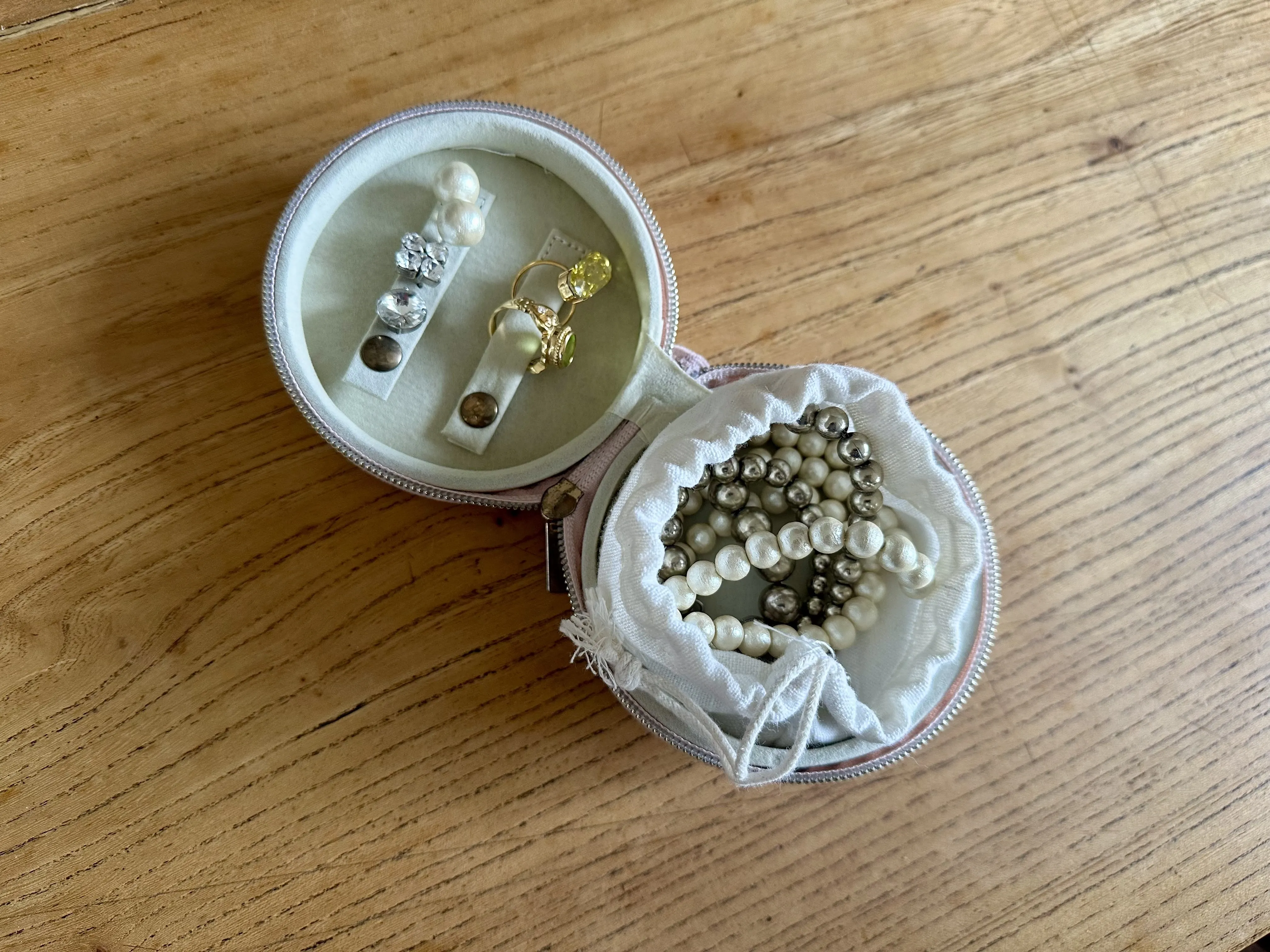 アクセサリーとアクセサリーケース