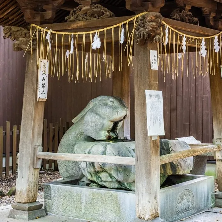 調神社の手水舎はうさぎ