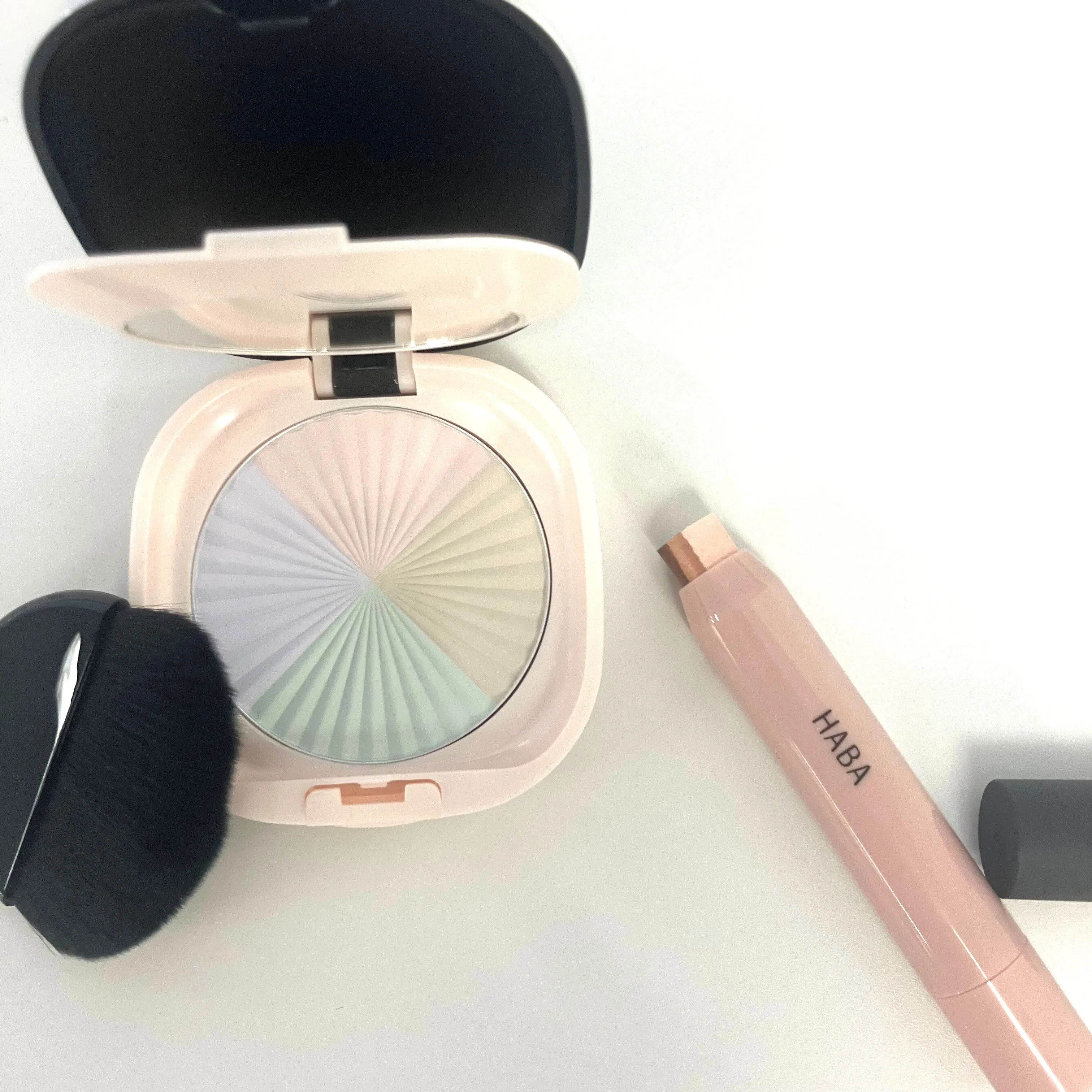 限定メイクアイテムの画像